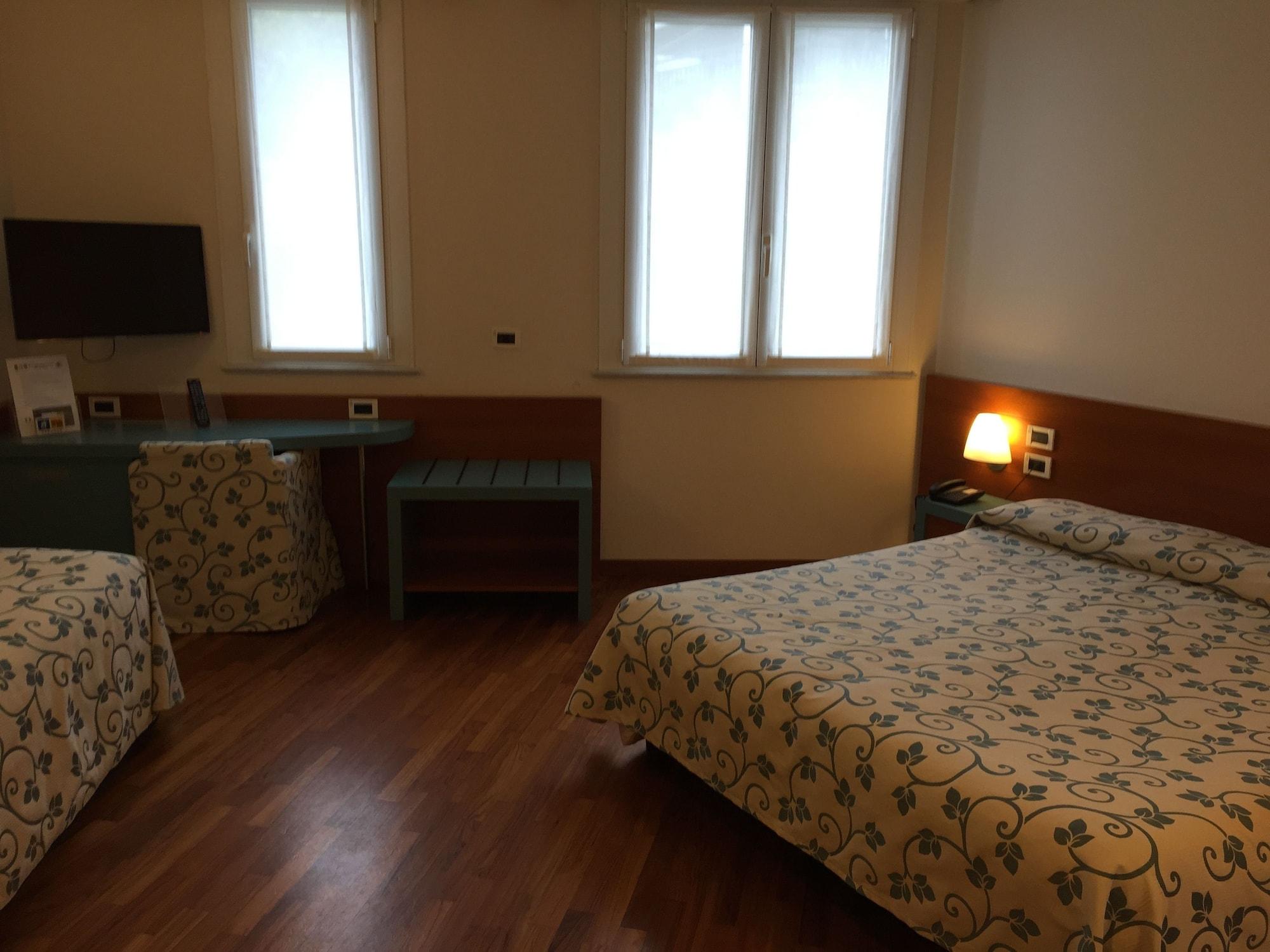 Hotel Le Roi ヴァラッツェ エクステリア 写真