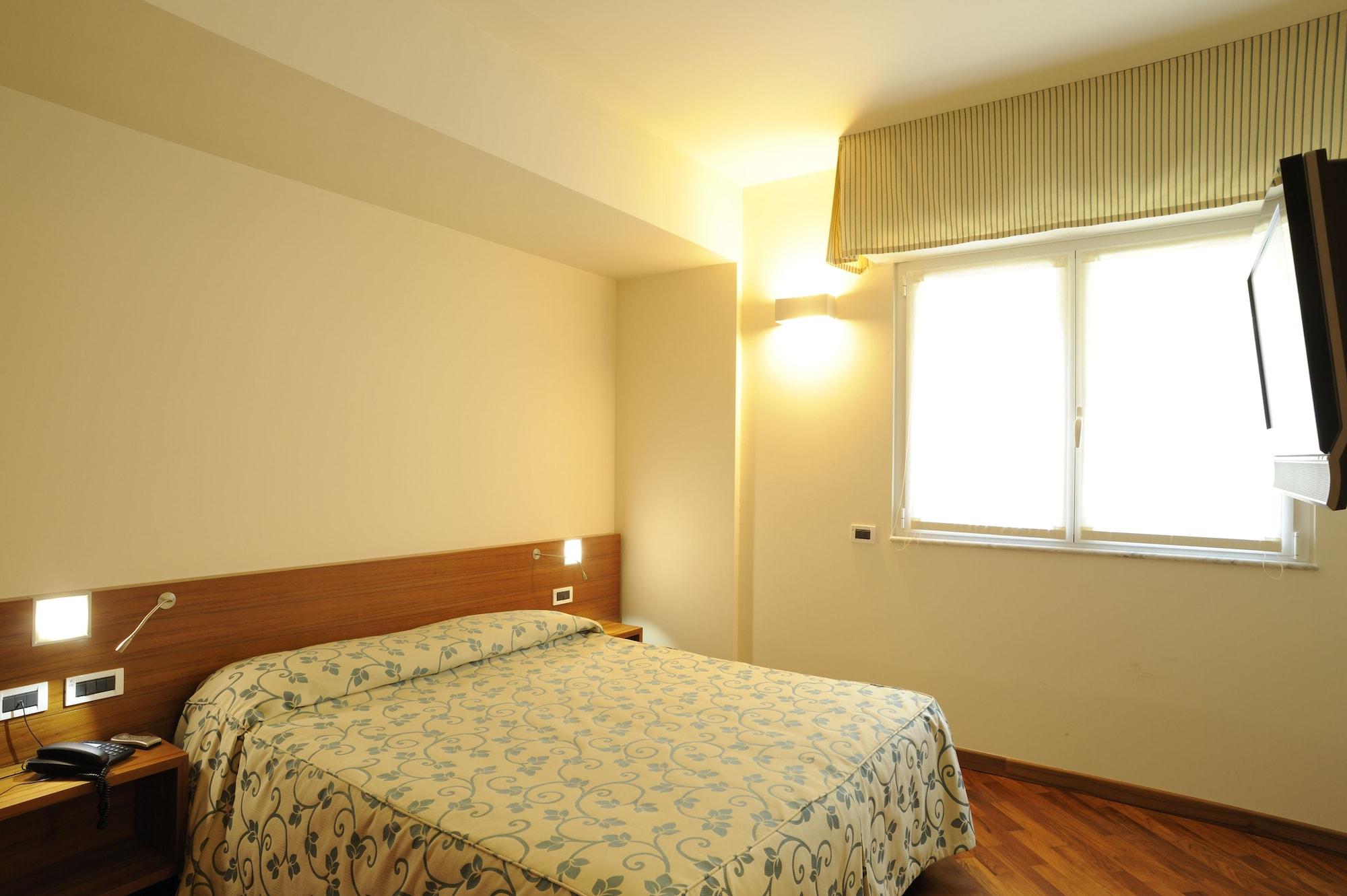 Hotel Le Roi ヴァラッツェ エクステリア 写真