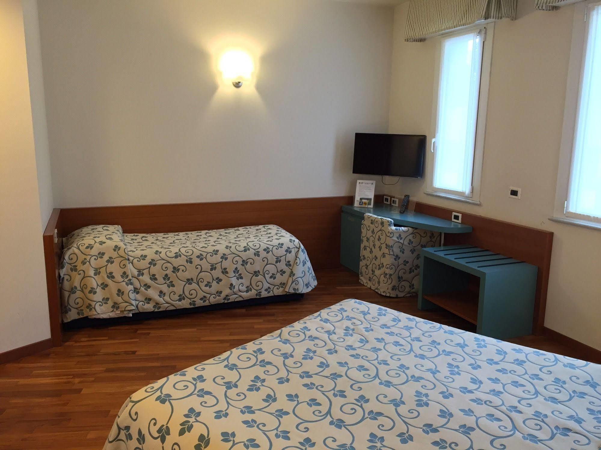 Hotel Le Roi ヴァラッツェ エクステリア 写真